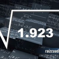 ¿Qué se obtiene al resolver la raíz cuadrada de 1923?