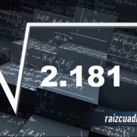 ¿Qué se obtiene al resolver la raíz de 2181?
