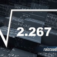 ¿Qué se obtiene al resolver la raíz cuadrada de 2267?