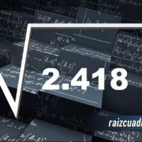 ¿Qué se obtiene al resolver la raíz de 2418?