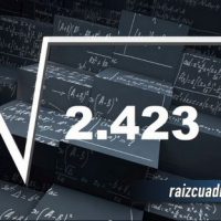 Resultado de la raíz de 2423