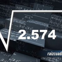 ¿Qué resultado obtenemos al resolver la raíz cuadrada de 2574?