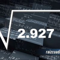 ¿Qué se obtiene al resolver la raíz cuadrada de 2927?