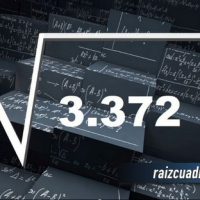 ¿Qué se obtiene al resolver la raíz de 3372?