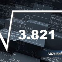 ¿Qué resultado obtenemos al resolver la raíz cuadrada de 3821?
