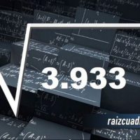 ¿Qué se obtiene al resolver la raíz cuadrada de 3933?