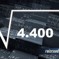 Resultado de la raíz cuadrada de 4400
