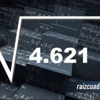 ¿Qué se obtiene al resolver la raíz cuadrada de 4621?