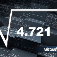 ¿Qué se obtiene al resolver la raíz cuadrada de 4721?