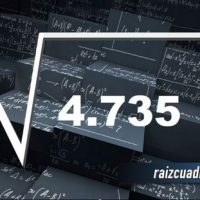 ¿Qué se obtiene al resolver la raíz cuadrada de 4735?