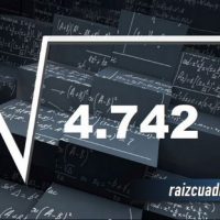 Resultado de la raíz cuadrada de 4742