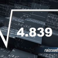¿Qué se obtiene al resolver la raíz cuadrada de 4839?
