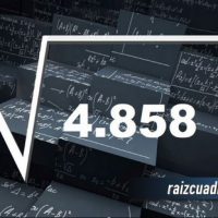 ¿Cuál es el resultado de la raíz cuadrada de 4858?