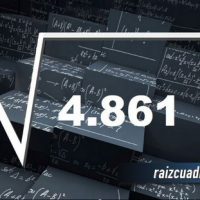 ¿Qué se obtiene al resolver la raíz de 4861?