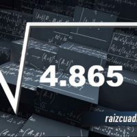 Resultado de la raíz de 4865