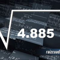 ¿Cuál es la raíz de 4885?