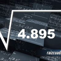 Resultado de la raíz cuadrada de 4895