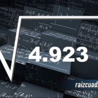¿Qué se obtiene al resolver la raíz de 4923?