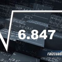 ¿Qué se obtiene al resolver la raíz cuadrada de 6847?