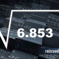 Resultado de la raíz cuadrada de 6853