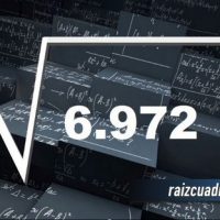 ¿Qué se obtiene al resolver la raíz de 6972?