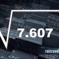 ¿Qué se obtiene al resolver la raíz de 7607?