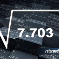 ¿Cuál es la raíz de 7703?