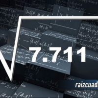 ¿Cuál es la raíz de 7711?