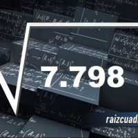 ¿Qué se obtiene al resolver la raíz cuadrada de 7798?