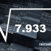 ¿Qué resultado obtenemos al resolver la raíz de 7933?