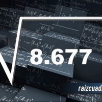 ¿Qué se obtiene al resolver la raíz de 8677?