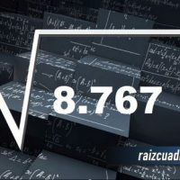 ¿Qué se obtiene al resolver la raíz cuadrada de 8767?