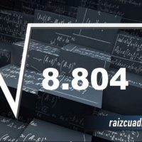 ¿Qué se obtiene al resolver la raíz de 8804?