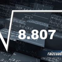 Resultado de la raíz de 8807