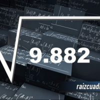 ¿Qué se obtiene al resolver la raíz cuadrada de 9882?